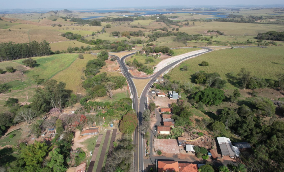 Curva concluída na PR-151 em Ribeirão Claro
