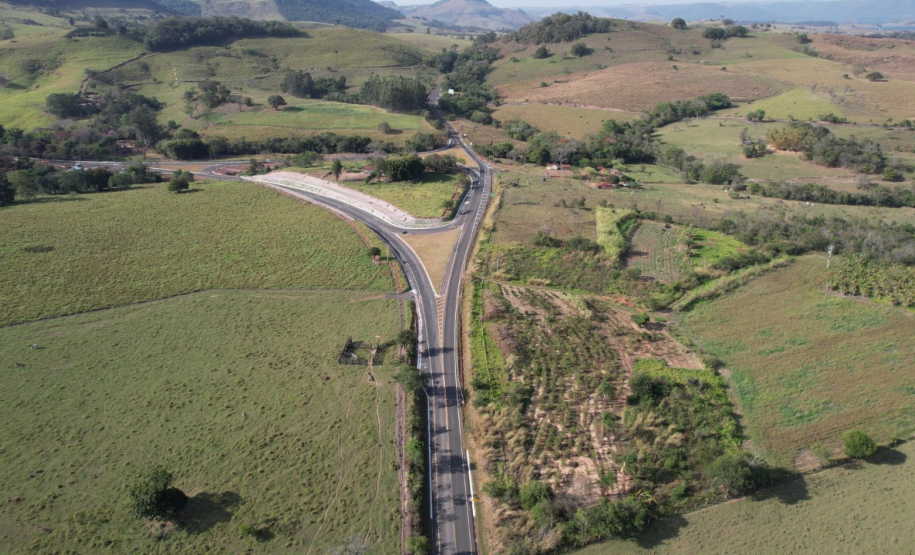 Curva concluída na PR-151 em Ribeirão Claro
