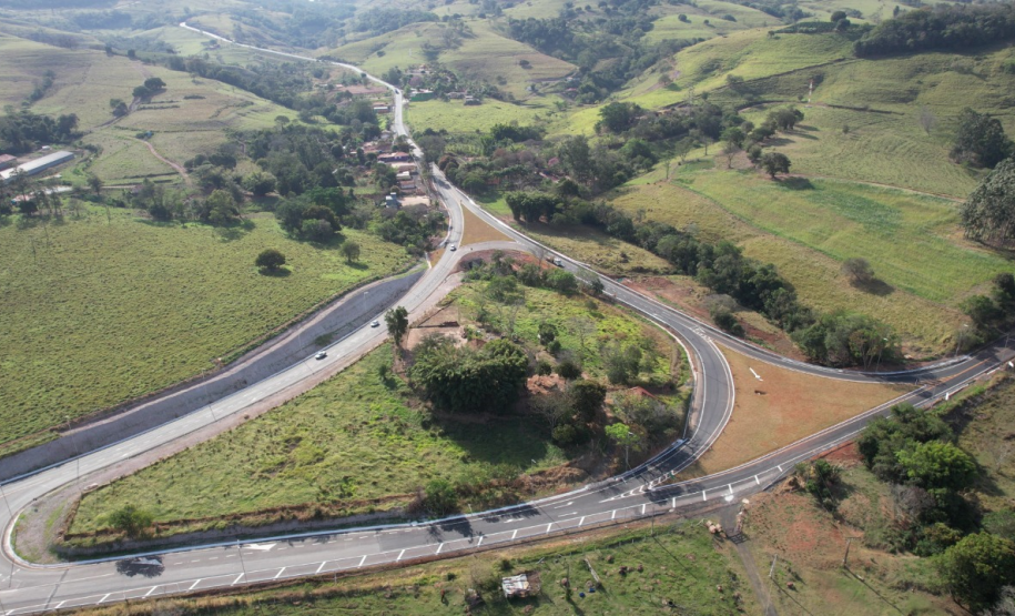 Curva concluída na PR-151 em Ribeirão Claro