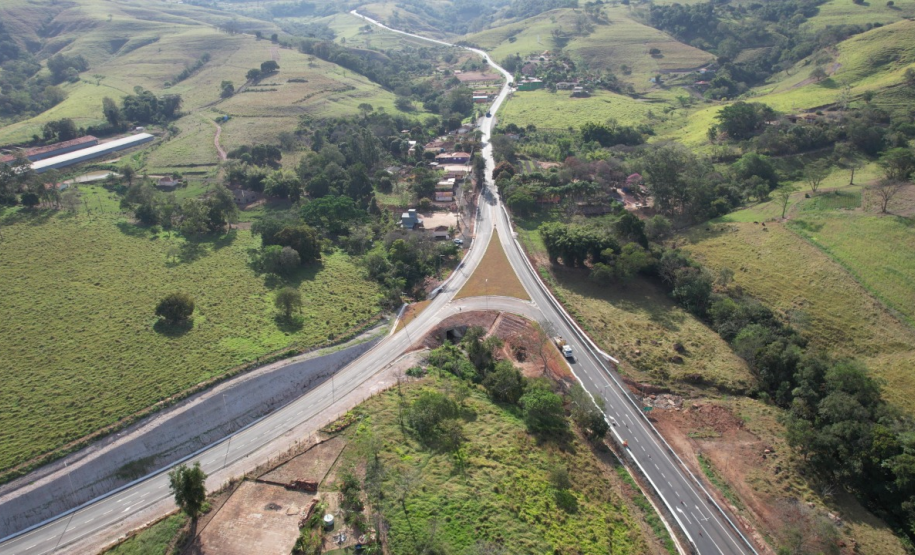 Curva concluída na PR-151 em Ribeirão Claro