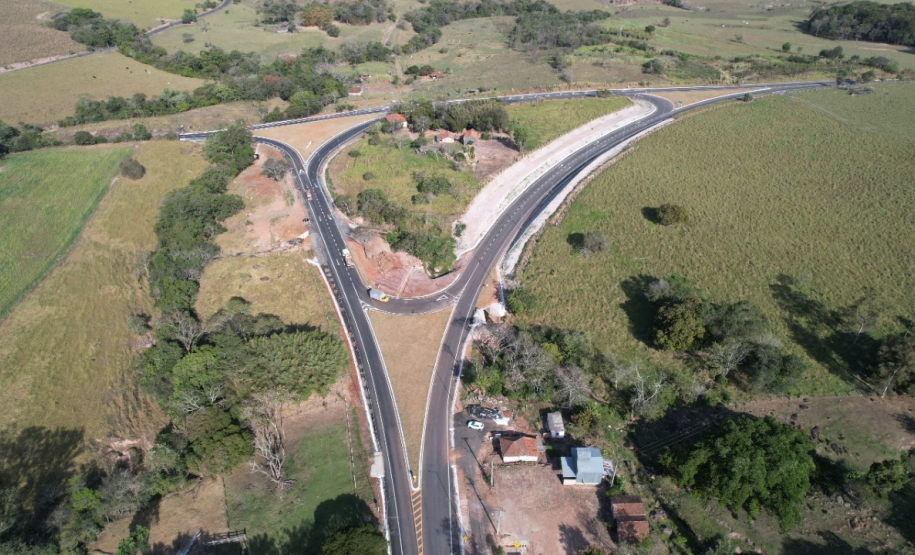Curva concluída na PR-151 em Ribeirão Claro
