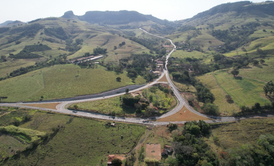 Curva concluída na PR-151 em Ribeirão Claro