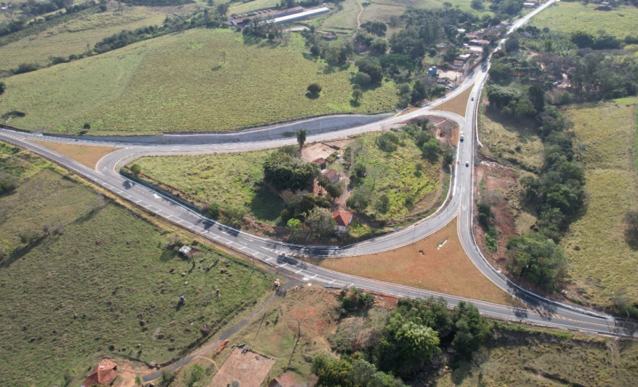 Curva concluída na PR-151 em Ribeirão Claro
