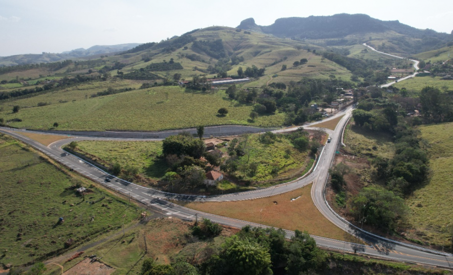 Curva concluída na PR-151 em Ribeirão Claro