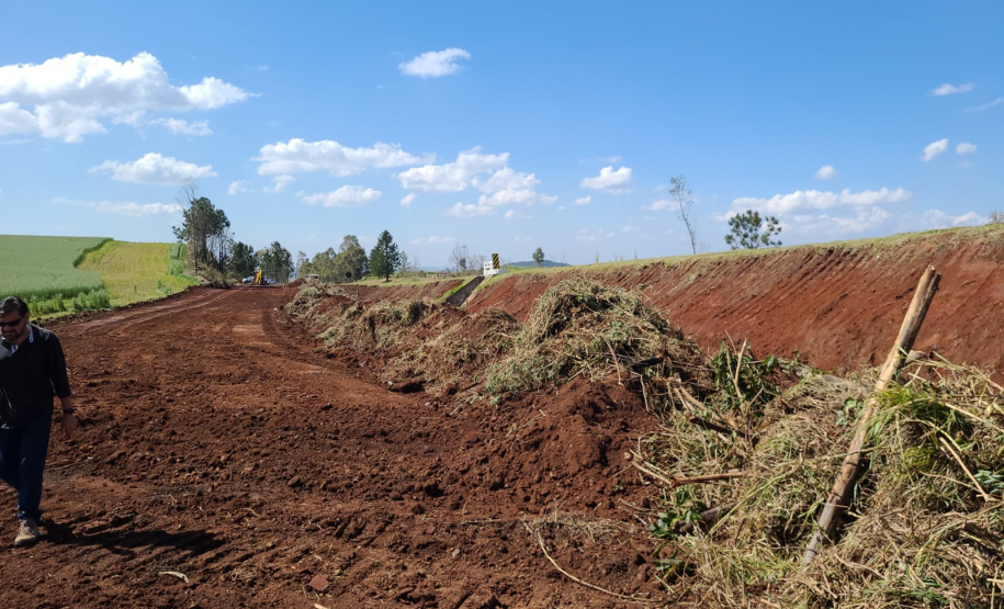 Limpeza de camada vegetal PR-445