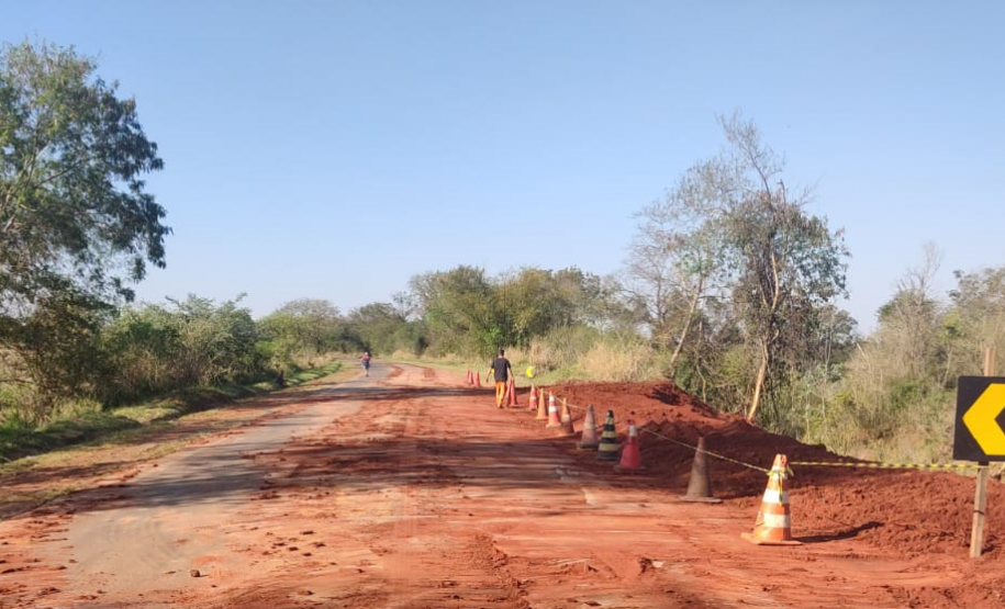Correção de erosão na PR-492, em Tamboara