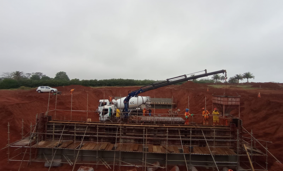 Obras de pavimentação da Estrada Boiadeira