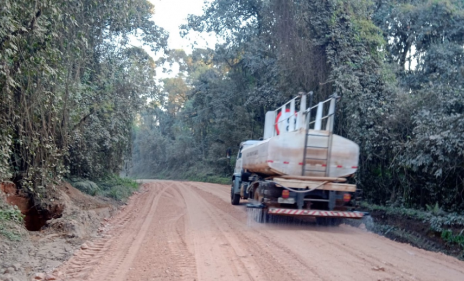 PR-090 Aplicação de água para compactação da pista