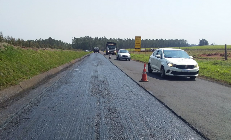 Aplicação de pintura de ligação