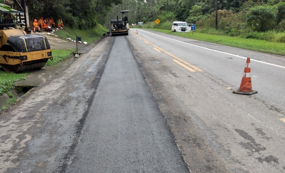 Serviços em andamento na PR-804