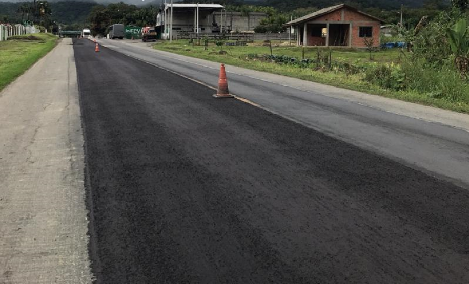 Serviços em andamento na PR-804