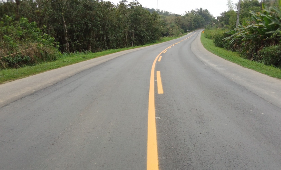 Serviços em andamento na PR-804