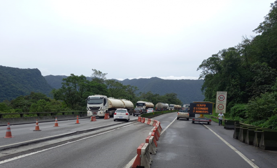 Serviços de operação de tráfego do DER/PR na BR-277
