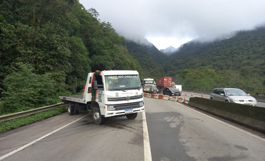 Serviços de operação de tráfego do DER/PR na BR-277