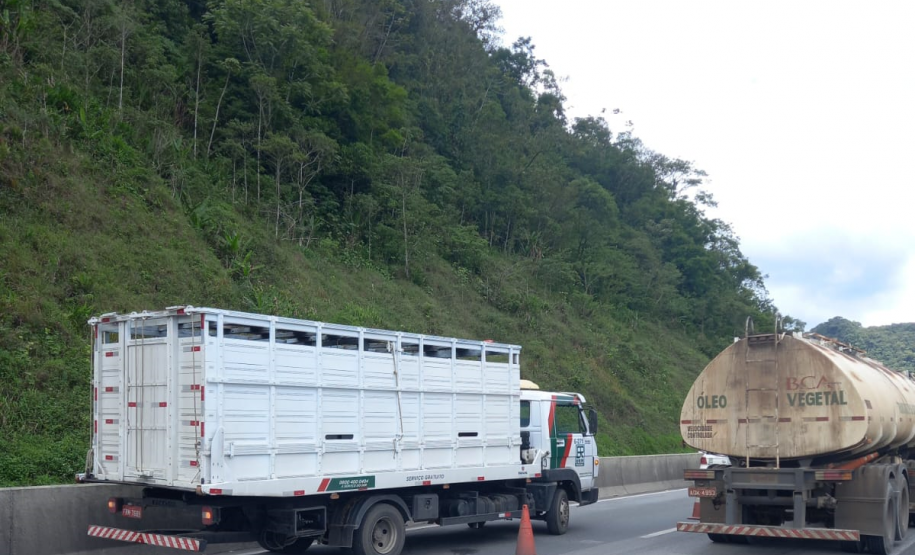 Serviços de operação de tráfego do DER/PR na BR-277