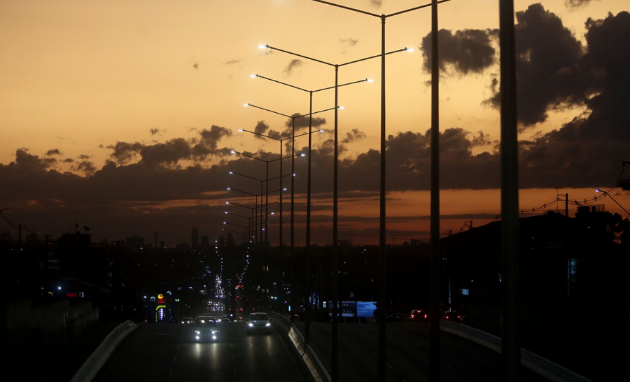 Nova iluminação PR-415