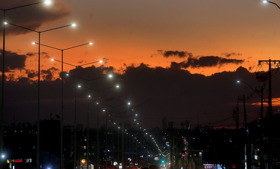 Nova iluminação PR-415