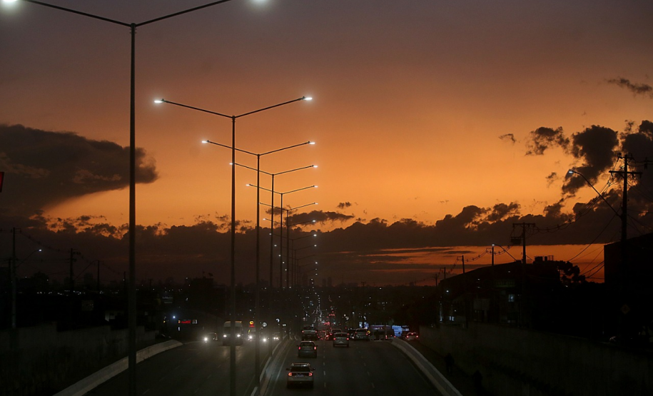 Nova iluminação PR-415