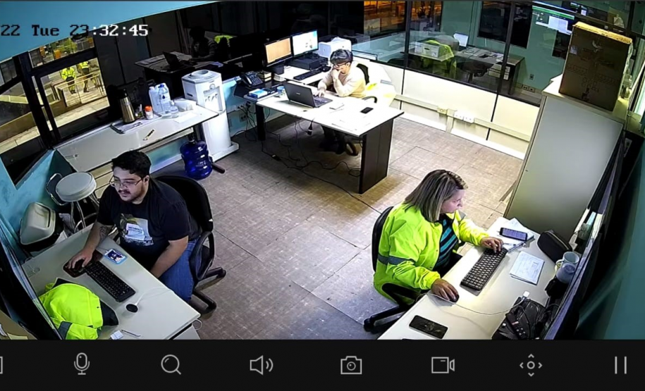 Equipe de atendimento ocupando antiga praça de pedágio na PR-151