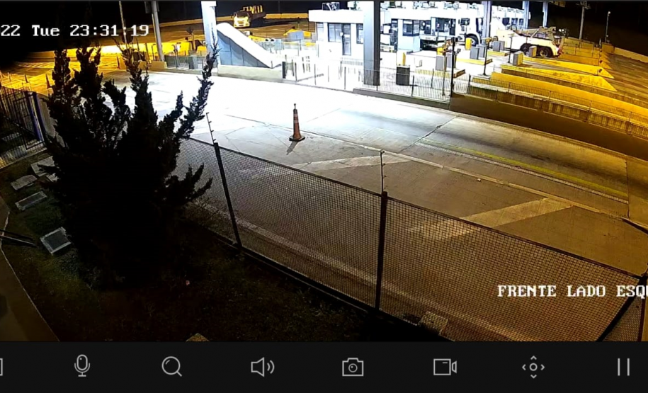 Equipe de atendimento ocupando antiga praça de pedágio na PR-151