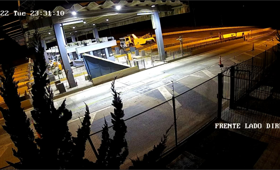 Equipe de atendimento ocupando antiga praça de pedágio na PR-151