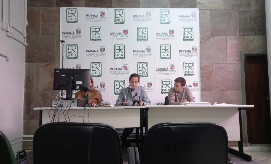 Abertura de envelopes de preços no DER/PR em Curitiba.