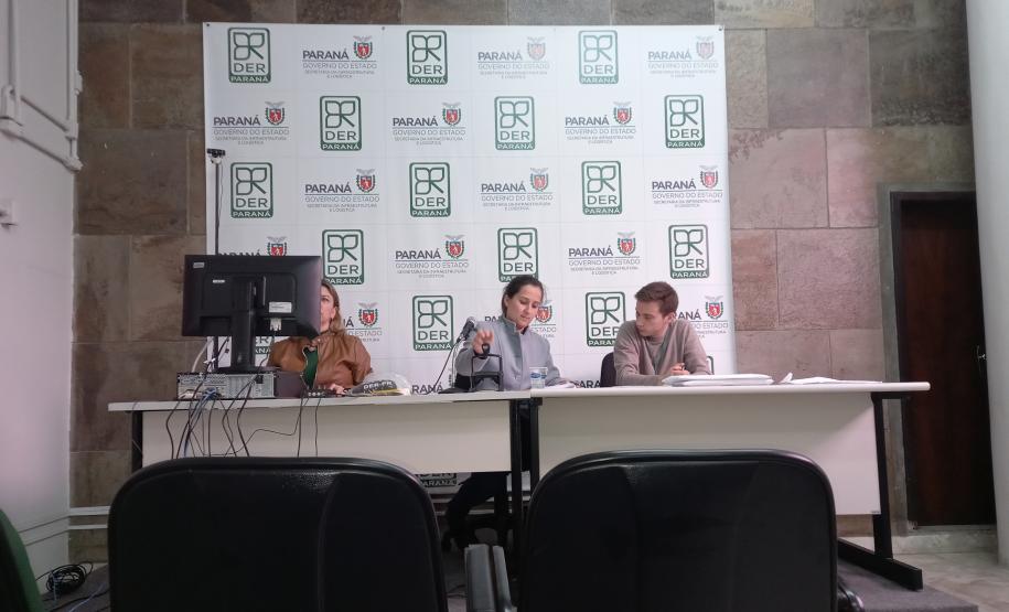 Abertura de envelopes de preços no DER/PR em Curitiba.