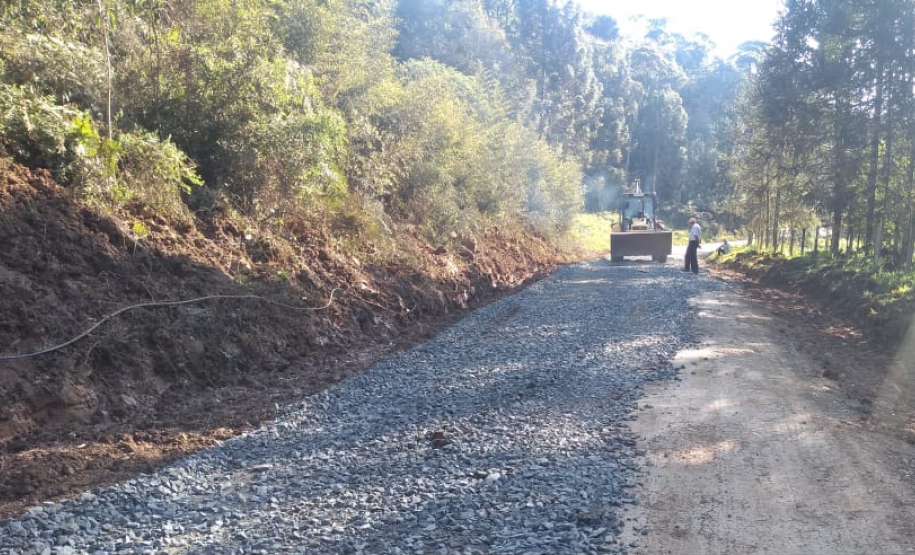 PR-446, entre Porto Vitória e Santo Antônio do Iratim, distrito de Bituruna