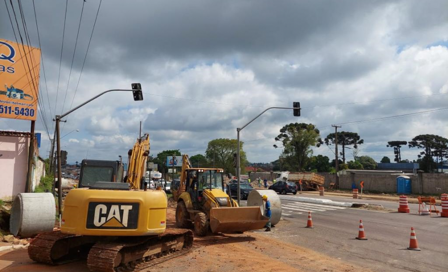 Obras do novo viaduto do Bradesco, em São José dos Pinhais