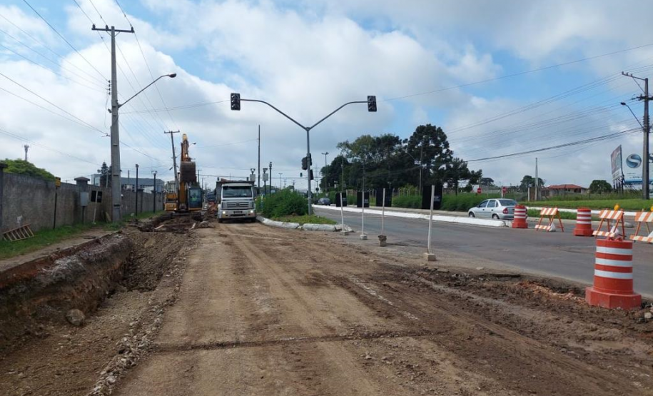 Obras do novo viaduto do Bradesco, em São José dos Pinhais