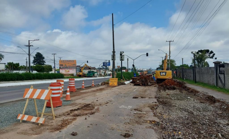 Obras do novo viaduto do Bradesco, em São José dos Pinhais