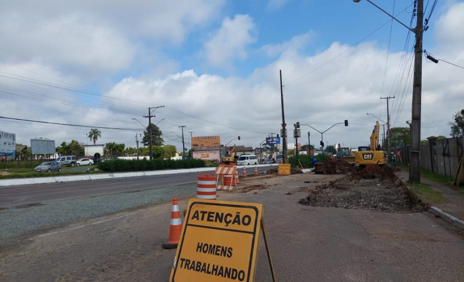 Obras do novo viaduto do Bradesco, em São José dos Pinhais