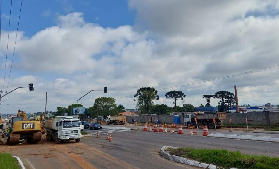 Obras do novo viaduto do Bradesco, em São José dos Pinhais