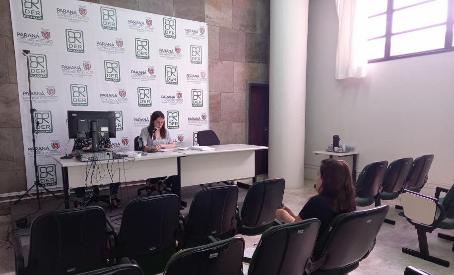 Abertura de envelopes em auditório do DER/PR em Curitiba