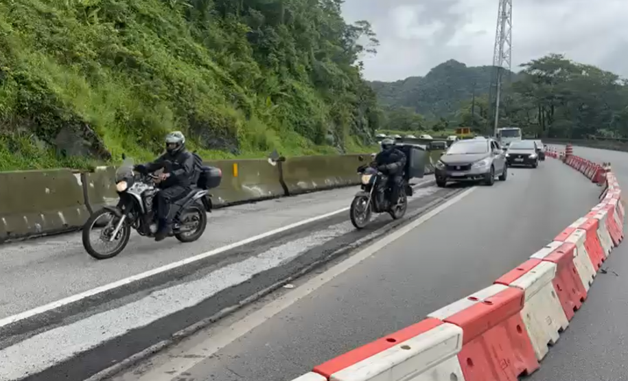 Faixa extra liberada na BR-277