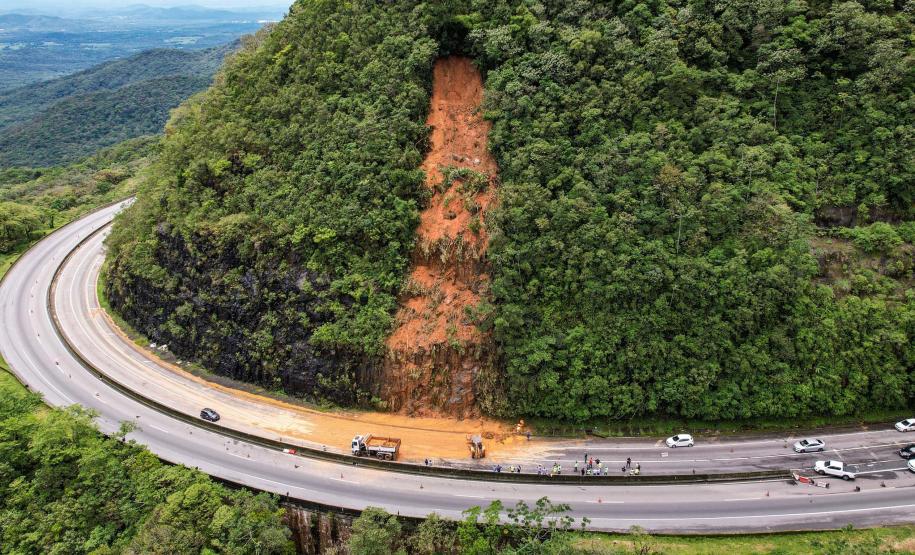 Deslizamento na BR-277