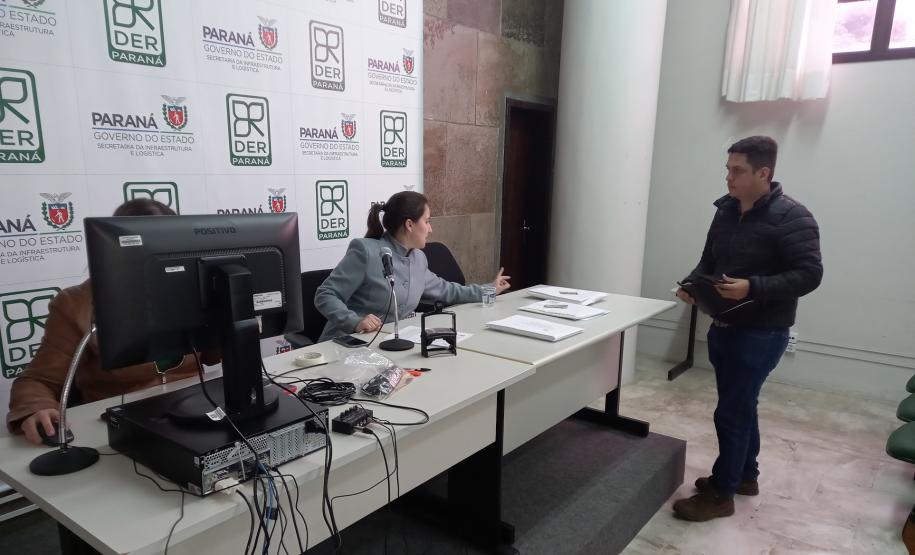 Abertura de envelopes de preço no auditório do DER/PR em Curitiba