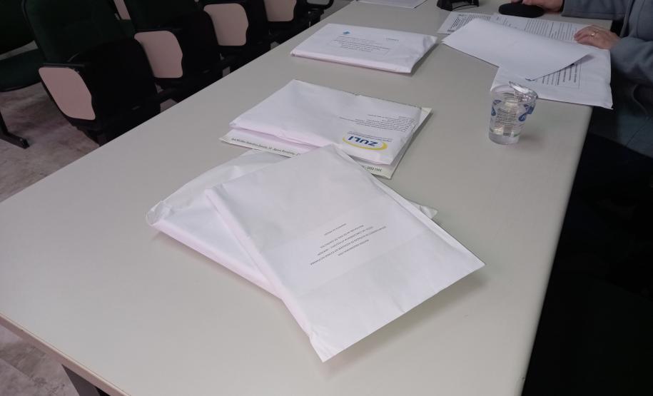 Abertura de envelopes de preço no auditório do DER/PR em Curitiba