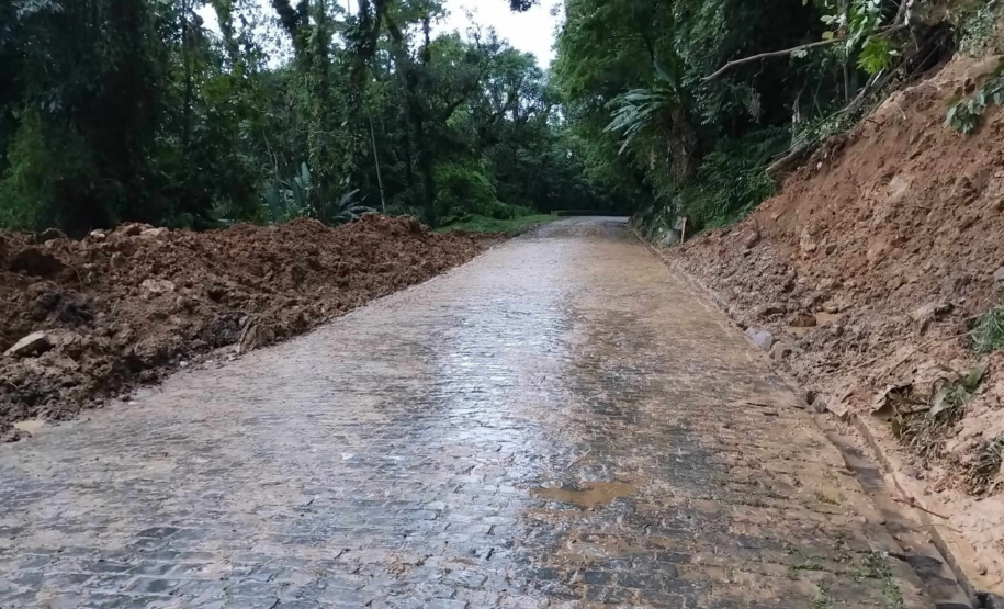 Serviços na Estrada da Graciosa km 12