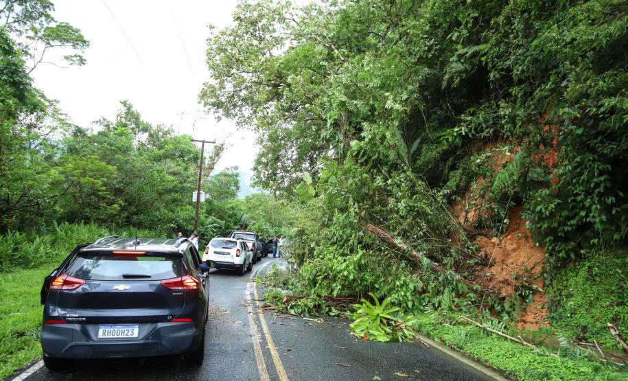 Deslizamento de terra na Estrada da Graciosa
