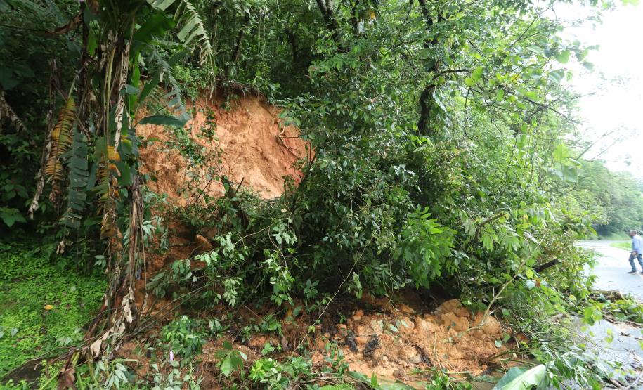 Deslizamento de terra na Estrada da Graciosa
