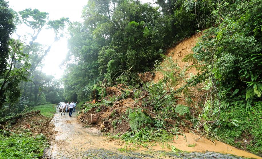 Deslizamento de terra na Estrada da Graciosa