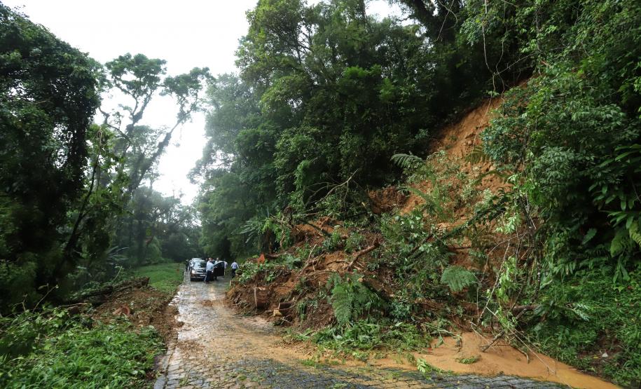 Deslizamento de terra na Estrada da Graciosa