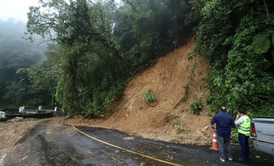 Deslizamento de terra na Estrada da Graciosa