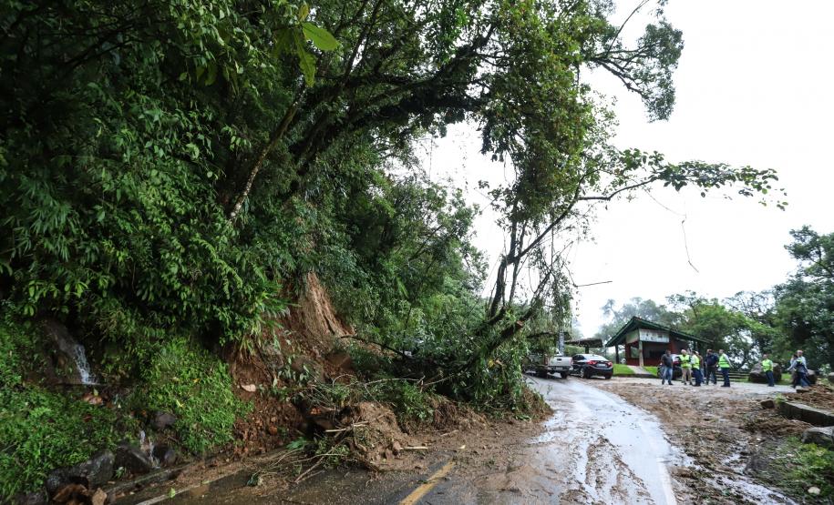 Deslizamento de terra na Estrada da Graciosa