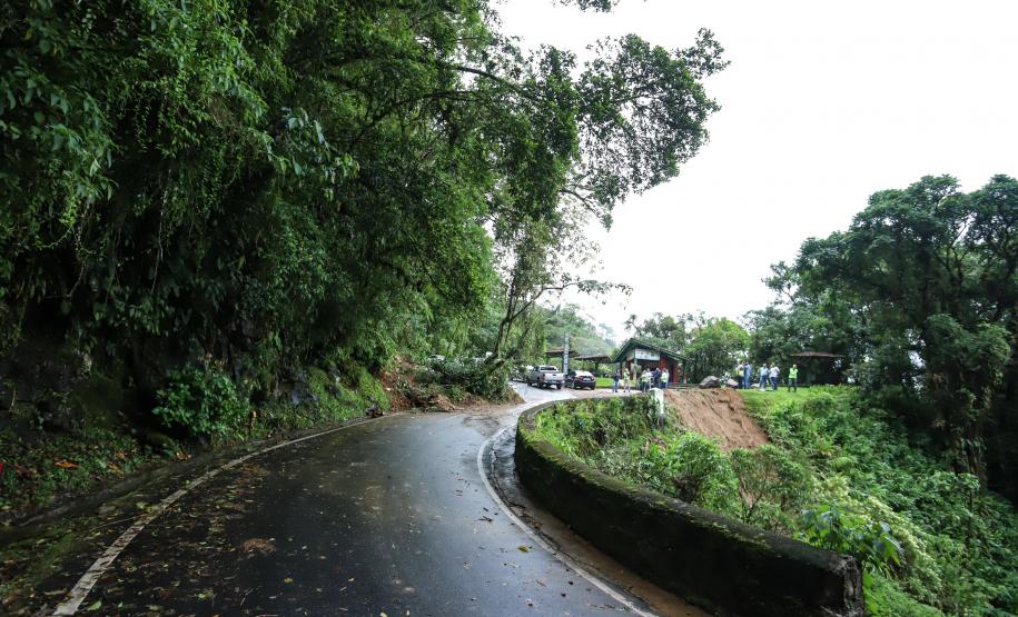 Estrada da Graciosa, logo após chuvas