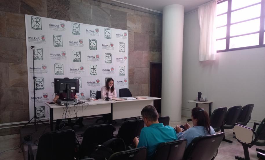 Abertura de envelopes no auditório do DER/PR em Curitiba