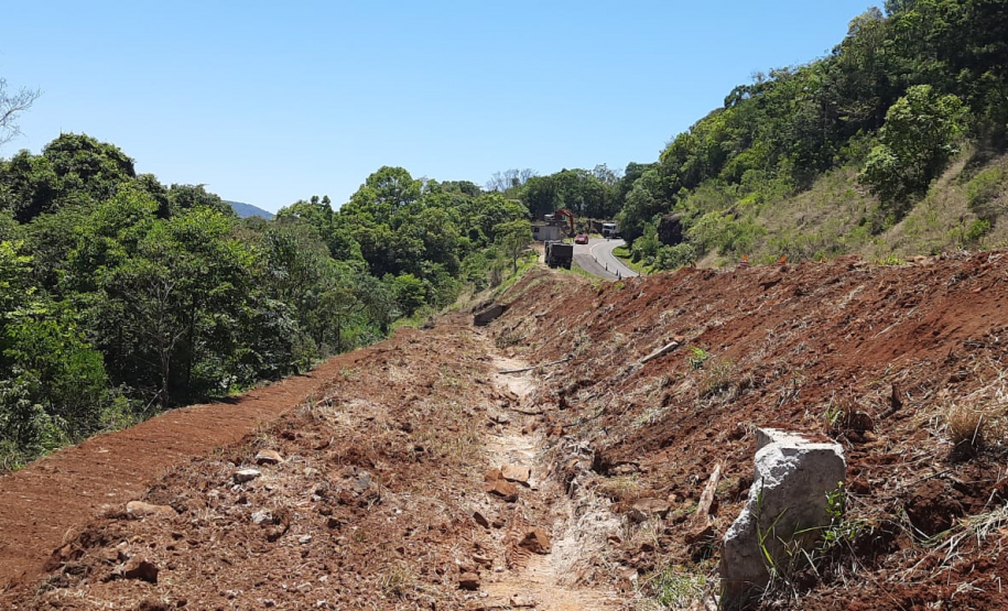 Serviços no km 473 da PR-170 em Bituruna