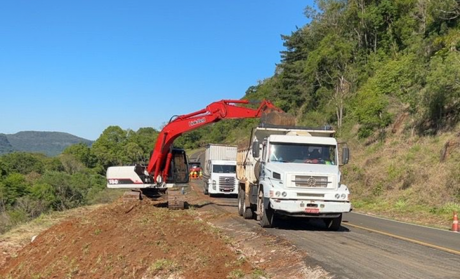 Serviços no km 473 da PR-170 em Bituruna
