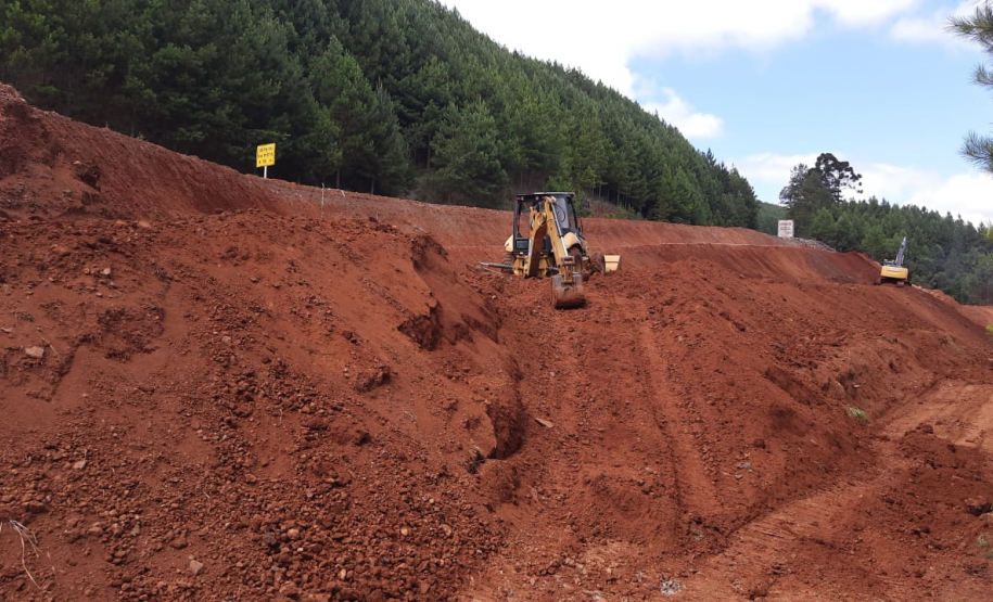 Serviços no km 487 da PR-170 em Bituruna
